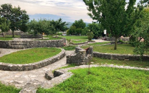 Podgorica Daljam – House with a garden close to the town