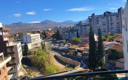 Dvosoban neuseljavan stan - Podgorica Centar