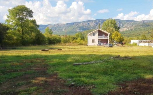 Spacious house with its own fenced plot – Danilovgrad , Martinici