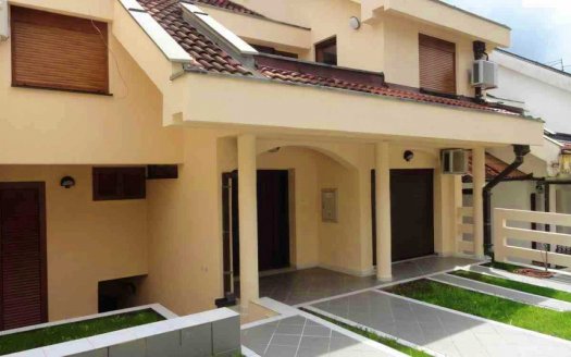 Podgorica, Gorica C – Completely renovated house with large fenced yard