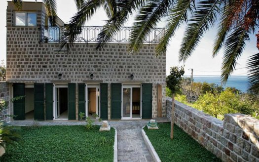 Budva, Skocidjevojka – Luxury stone house with the pool