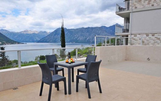 Kotor, Dobrota – Nice two bedroom apartment with panoramic sea view