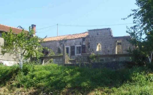 Kotor, Krimovica – Land plot with stone ruins with sea view