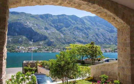 Kotor, Prcanj – Seafront lovely stone villa for sale