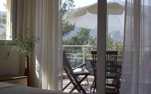 Kotor, Dobrota – Spacious two bedroom apartment with sea view for sale