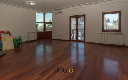 three bedroom gorica c rent