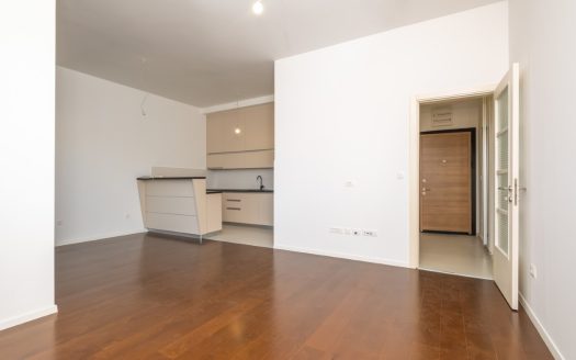 Podgorica, Gornja Gorica – Polunamješten trosoban stan, prodaja