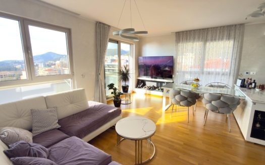 Budva, Bečići – Luksuzan trosoban penhouse sa pogledom na more