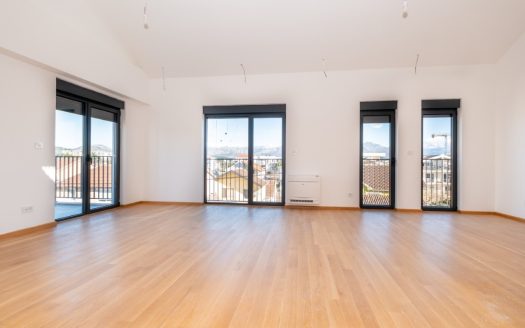 Podgorica, Zabjelo – Luxury four bedroom duplex with rooftop terrace for sale