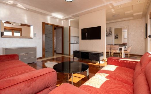 Podgorica, Centar – Četvorosoban stan za izdavanje