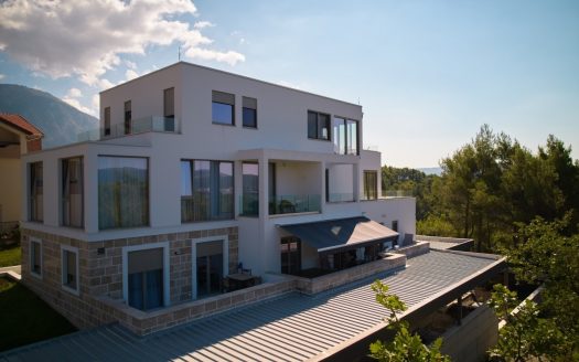 Modern Two-Bedroom Apartment with Large Terrace in Tivat