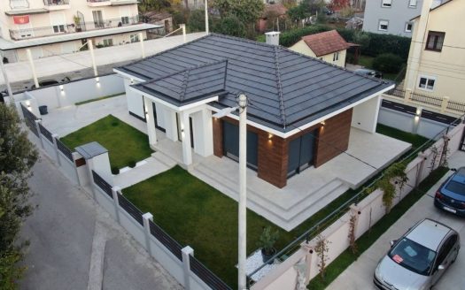 Podgorica, Dalmatinska – Trosobna kuća za izdavanje