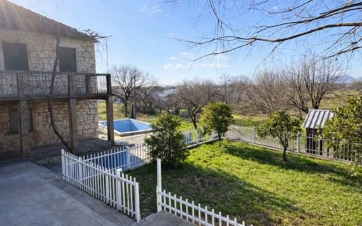 Podgorica, Zabjelo – Porodična kuća sa bazenom za izdavanje