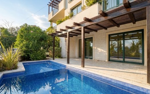 Tivat, Donja Lastva – Three-Bedroom House with Sea View