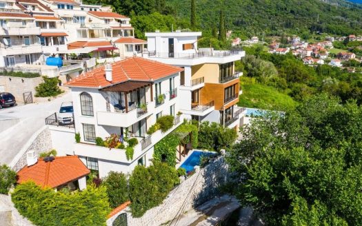 Tivat, Donja Lastva – Trosobna vila s pogledom na more