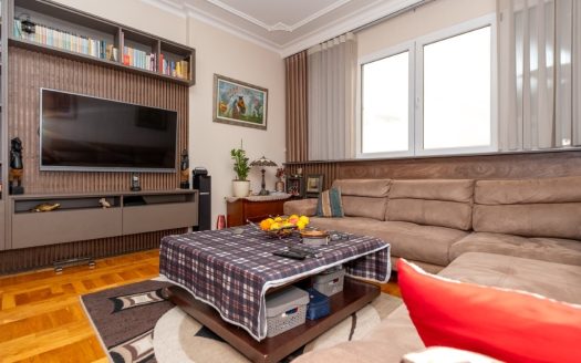 Podgorica, Malo Brdo – Trosoban stan na prodaju