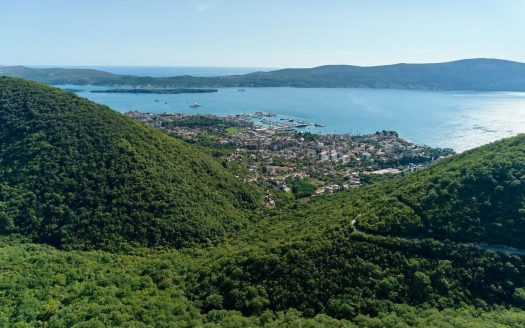 Tivat, Gornja Lastva – Stara kamena kuća sa pogledom na more