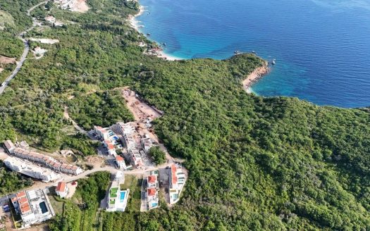 Budva, Reževići – Urbanizovan plac blizu mora, na prodaju