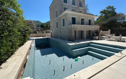 Tivat, Donja Lastva – Nova vila sa bazenom blizu na prodaju