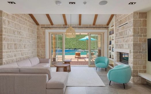 Herceg Novi – Luksuzna vila u neposrednoj blizini plaže na prodaju