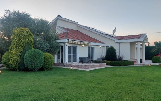 Podgorica, Donji Kokoti – Kuća s placem za izdavanje